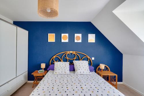Ένα ή περισσότερα κρεβάτια σε δωμάτιο στο Duplex pour 4 proche du port - 500m de la plage