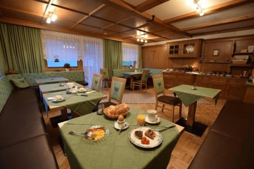 Mad på pensionatet eller i nærheden