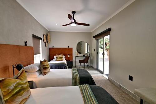 Ένα ή περισσότερα κρεβάτια σε δωμάτιο στο Riverside Lodge