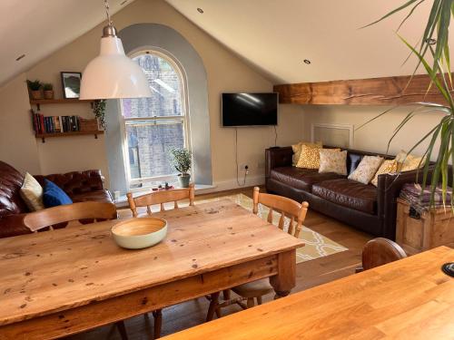 Χώρος καθιστικού στο Edale - Loft with a view