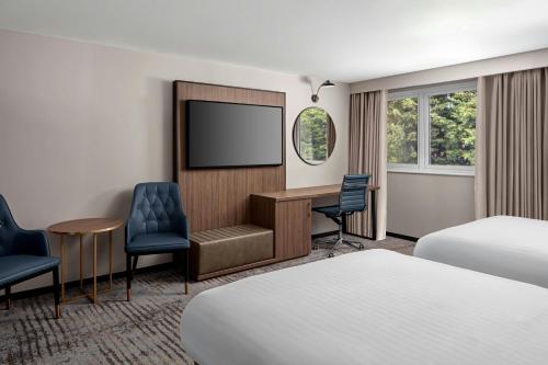 Katil atau katil-katil dalam bilik di Delta Hotels by Marriott Colchester