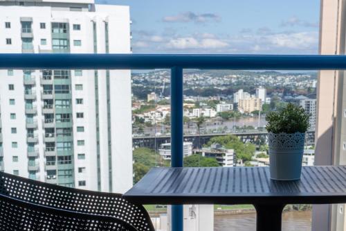 Balcon ou terrasse dans l'établissement 1Bed 1Bath with Story Bridge and River Views, Parking, and Private Balcony M7