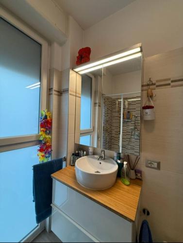 Ένα μπάνιο στο Stanza in appartamento luminoso e silenzioso