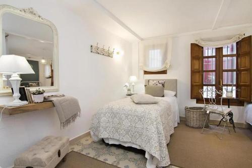 Apartamento LA TONÁ Puerta Elvira centro ciudad