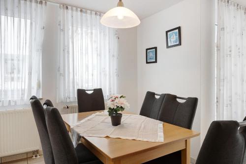 a dining room with a table and chairs at Obstbau Koch in Bodman-Ludwigshafen