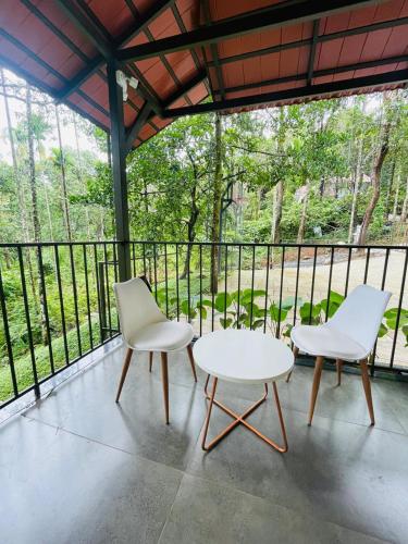 Balkon lub taras w obiekcie The Hive at Druv Dakshin Farm Resort
