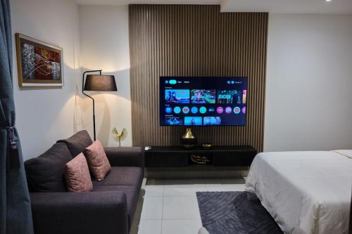 City Center Haven Overlooking Airport