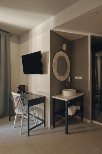 Hotel Atlante Sanxenxo Boutiqueにあるテレビまたはエンターテインメントセンター