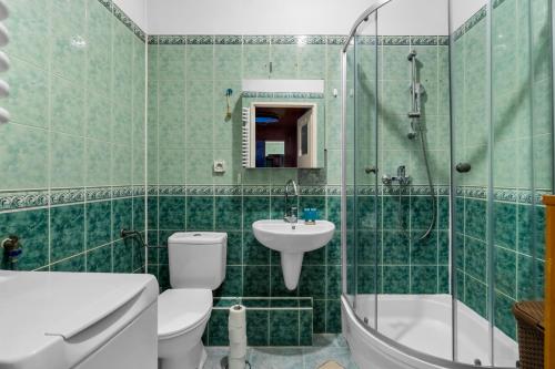 Koupelna v ubytování Metro Kabaty Homely Studio by BookingHost