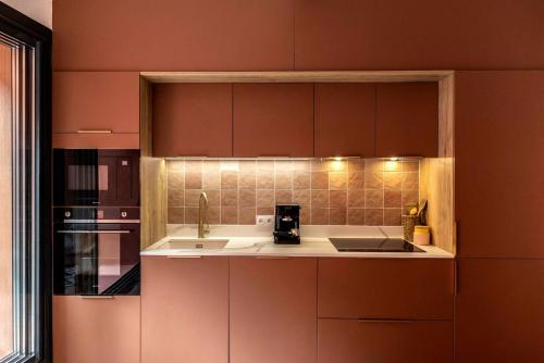 a kitchen with a sink and a counter top at Maison Zellige - Rooftop - Gruissan Center in Gruissan