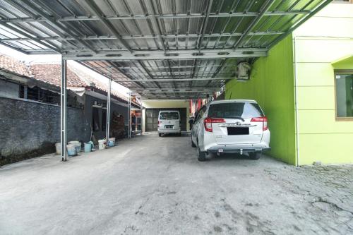 Φωτογραφία από το άλμπουμ του OYO Life 91606 Nadin Guest House Syariah σε Garut