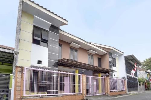 Gallery image of OYO Life 91626 Rr Kost Putri Syariah in Lumajang