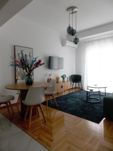 Modern 2 bedroom Apartment near Kallimarmaro and Alsos