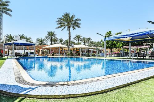 Bazén v ubytování OYO 138 Gulf Sand Motel nebo v jeho okolí
