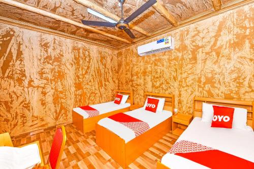 Postel nebo postele na pokoji v ubytování OYO 138 Gulf Sand Motel