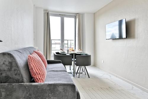 Peaceful and modern apartment - II