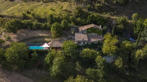 Grande et confortable maison familiale et sa source !