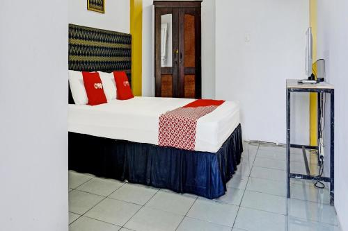 Кровать или кровати в номере OYO 91796 Guest House Ghalta Syariah