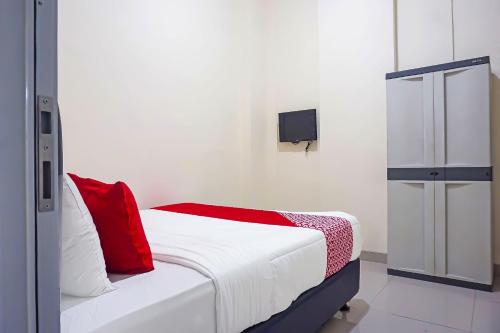 Postel nebo postele na pokoji v ubytování Super OYO Capital O 91790 S1 Residence