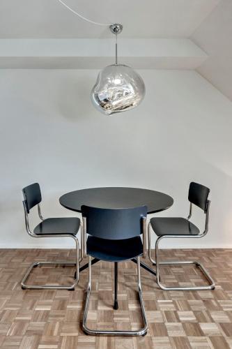 Prime apartment with designer furniture in district 4