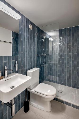 Prime apartment with designer furniture in district 4