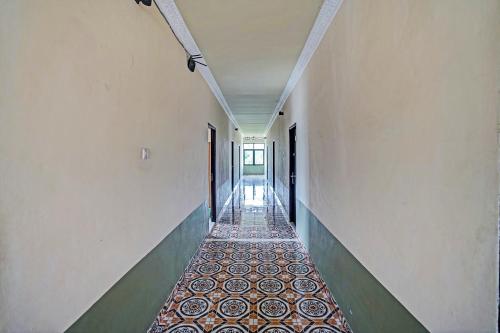 an empty hallway with a tiled floor in a building at OYO Life 91873 Nugraha Kost in Palembang