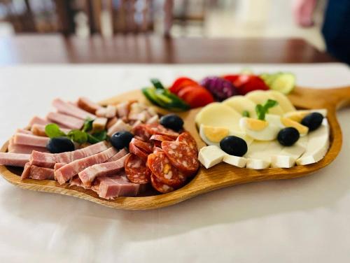 Foto dalla galleria di Pensiunea Cleja a Dobric