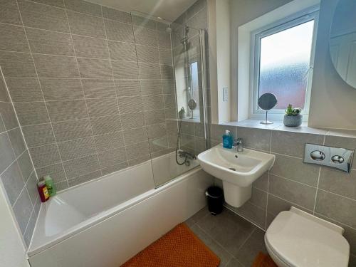 StayVa MCR -Stylish 3Bdr by Etihad and Co-op Live photo 9
