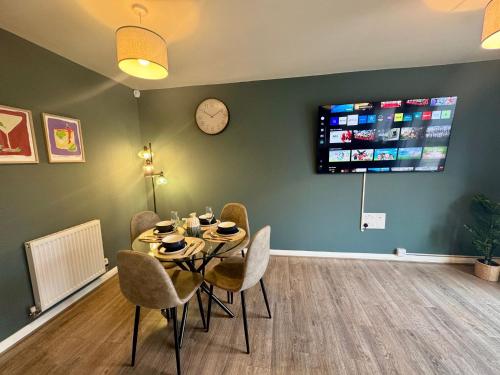 StayVa MCR -Stylish 3Bdr by Etihad and Co-op Live photo 6