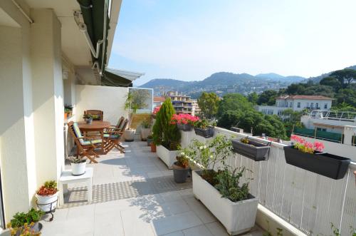 PHOENIX - Appartement 4 personnes avec superbe terrasse, clim et parking le port de Nice
