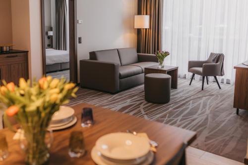 a living room with a couch and a table at IIP Apartments - Self Check-In in Spreitenbach