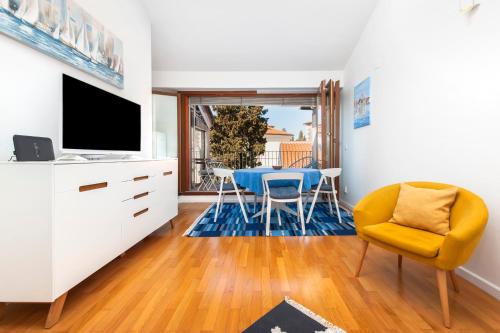 Bellevue - two bedroom apartment with terrace and private garage