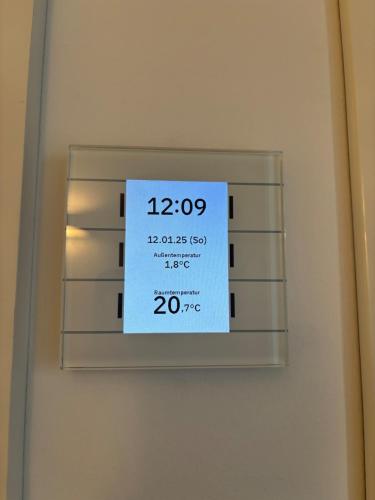 a clock on a wall with a thermometer on it at AlbLoft - Modernes neues Apartment nahe City & Alb für bis zu 6 Personen in Kirchentellinsfurt in Kirchentellinsfurt