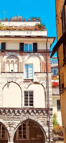 an old building with an archway in front of it at i gabbiani in Chiavari