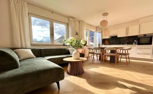 Design Family Apartment XL w Sunny Balcony & Mountain Views & Free Parking - no elevator