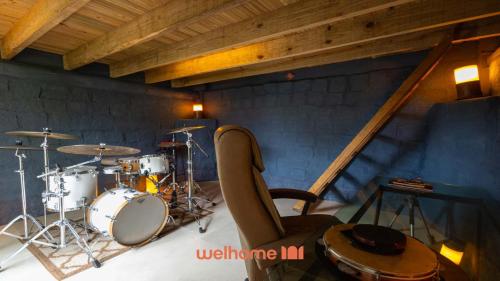 a room with a drum set and a chair at Chale na Mata Atlantica com rio e imersao natural in Garuva