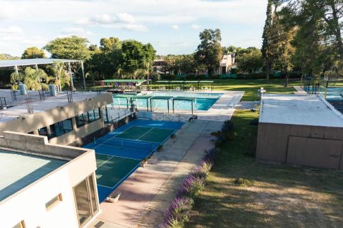 Bazén v ubytování Hotel Belén nebo v jeho okolí