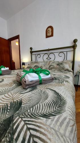 Postel nebo postele na pokoji v ubytování Villa Dina in Gambassi Terme along the Via Francigena