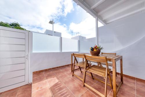 Puerto Diamante 2 - 100M to the Beach By Lanzarote Vacation Homes