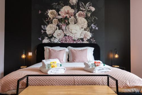 a bedroom with a bed with two towels on it at Évasion à Oiry Villa Madeline in Oiry