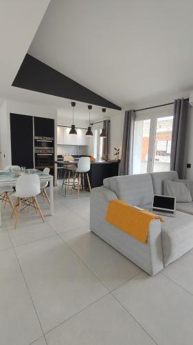 a living room with a couch and a table at Casabenessere in Quartu SantʼElena