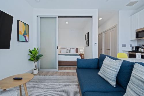 Una cocina o zona de cocina en Placemakr Downtown Austin