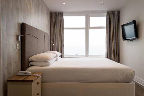 Ocean Beach Hotel & Spa - OCEANA COLLECTIONにあるベッド