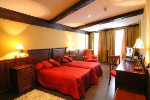 PR Santo Grial, Santiago de Compostela – Updated 2022 Prices