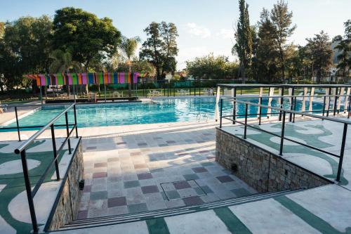 Bazén v ubytování Hotel Belén nebo v jeho okolí
