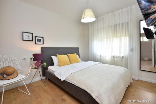 Postel nebo postele na pokoji v ubytování Malki House- Greek Cabin with Private Spa Hot Tub