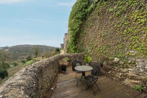Photo de la galerie de l'établissement Gîte La Poterne - Wifi - Terrasse, à Sainte-Suzanne