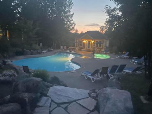 Πισίνα στο ή κοντά στο Bike in bike out, Plein air, villégiature Mont-Blanc