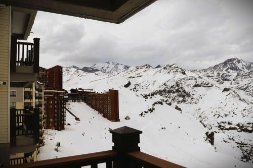 a view of a snow covered mountain from a balcony at HOM I 1D1B en Valle Nevado Edif Valle Condores II VC2803 in Lo Barnechea