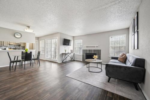 Gallery image of 3001 Crystal Springs 721 I Spacious 2 Bed 2 Bath in Bedford